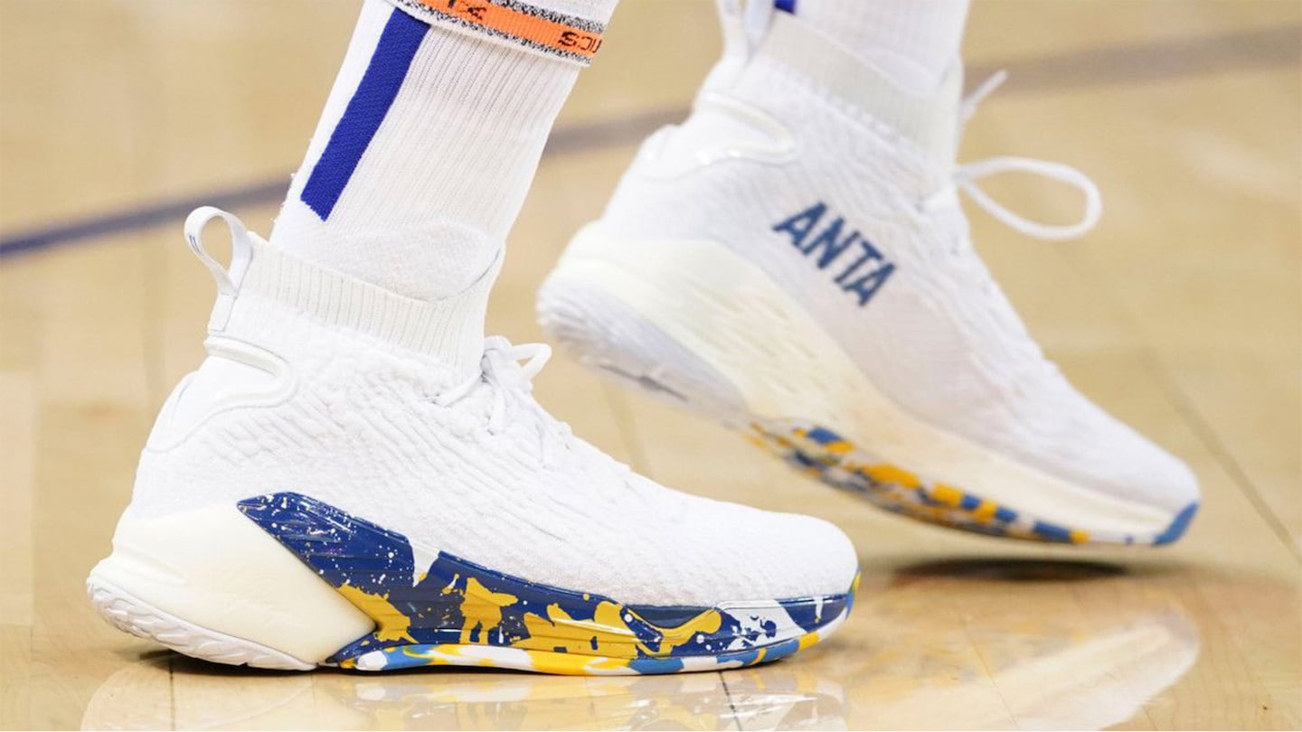 NBA player, Klay Thompson, wears Anta sneakers.